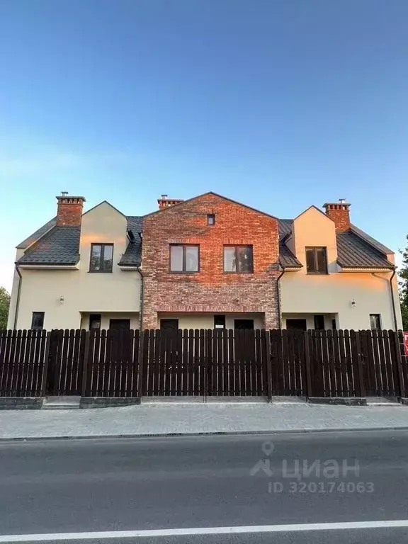 Таунхаус в Калининградская область, Пионерский Рабочая ул., 22 (129 м) - Фото 1