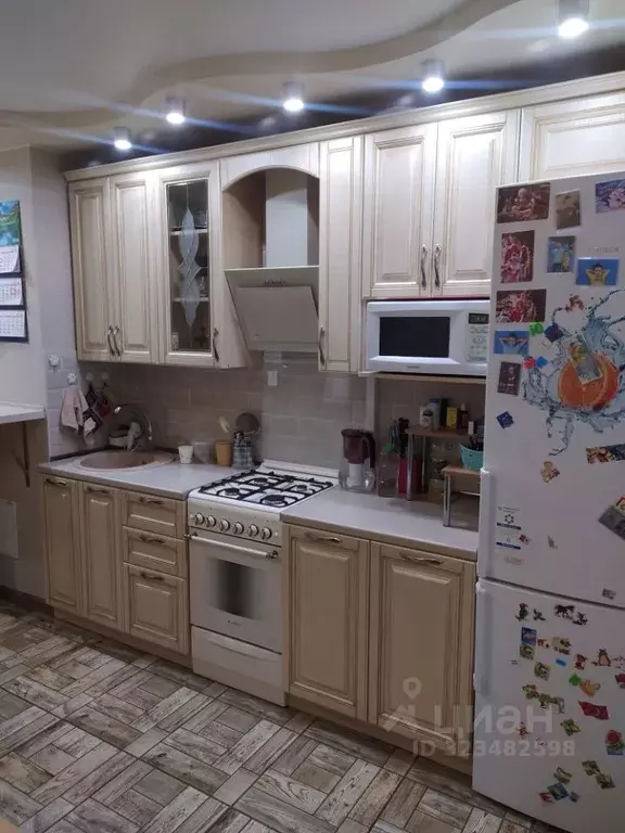 3-к кв. Омская область, Омск ул. Звездова, 132 (62.8 м) - Фото 1