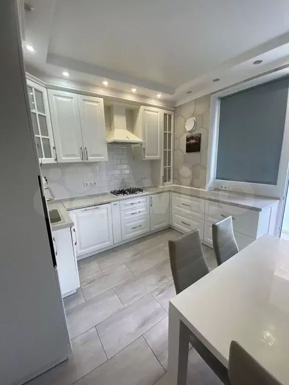 2-к. квартира, 60 м, 1/9 эт. - Фото 0