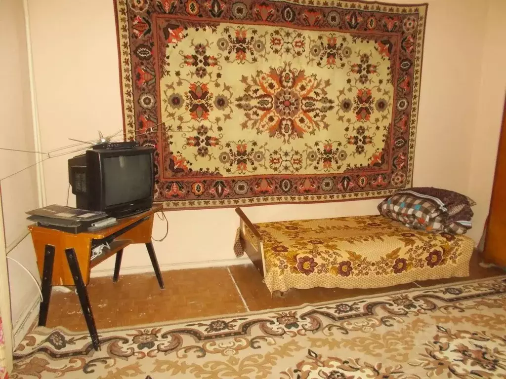 2-к кв. Псковская область, Остров ул. Освобождения, 4 (58.0 м) - Фото 0