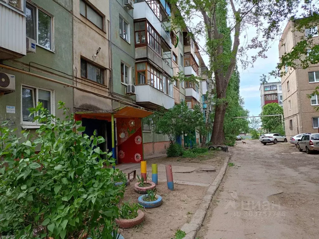 3-к кв. Саратовская область, Энгельс 2-й мкр, 34 (59.4 м) - Фото 0