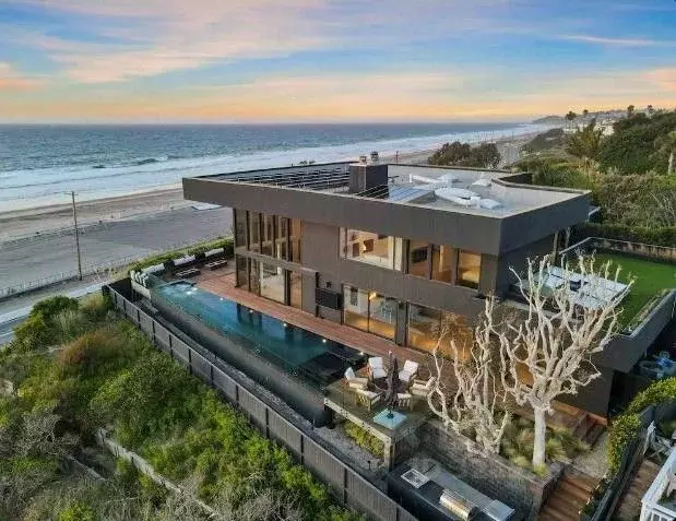 Дом в Краснодарский край, Сочи ул. Просвещения, 112 (320 м) - Фото 1