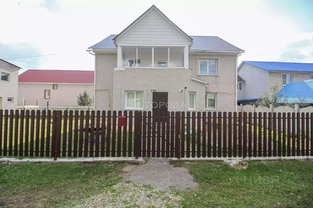 Дом в Алтайский край, Барнаул ул. Есенина, 2/5 (240 м) - Фото 1