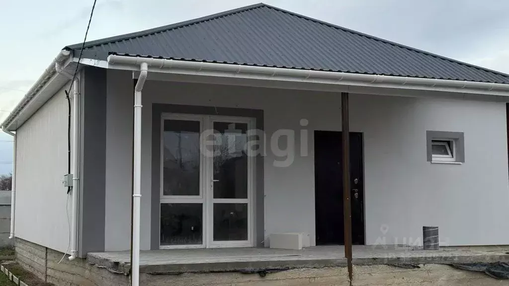 Дом в Крым, Симферопольский район, с. Урожайное ул. Вишневая (100 м) - Фото 2