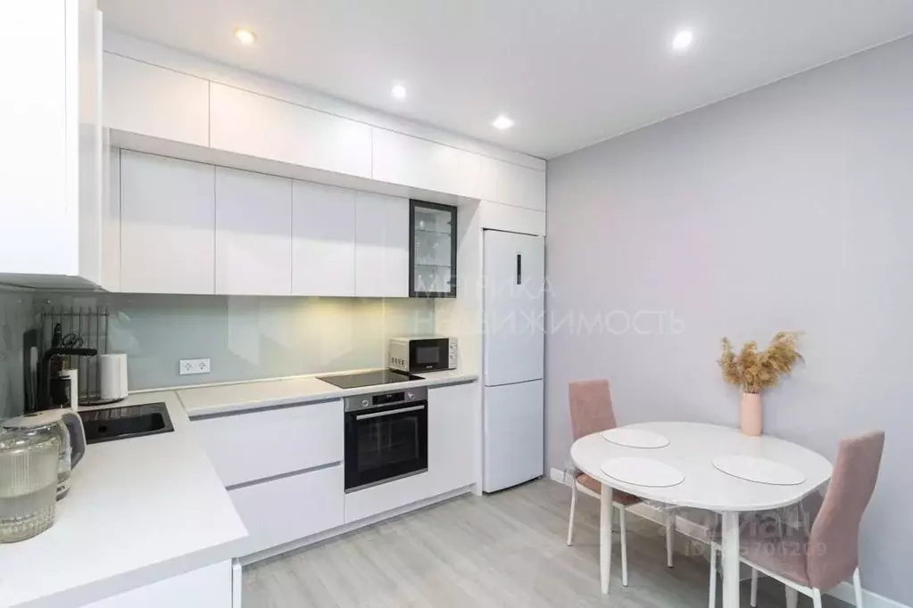 2-к кв. Тюменская область, Тюмень ул. Пархоменко, 119 (61.39 м) - Фото 1