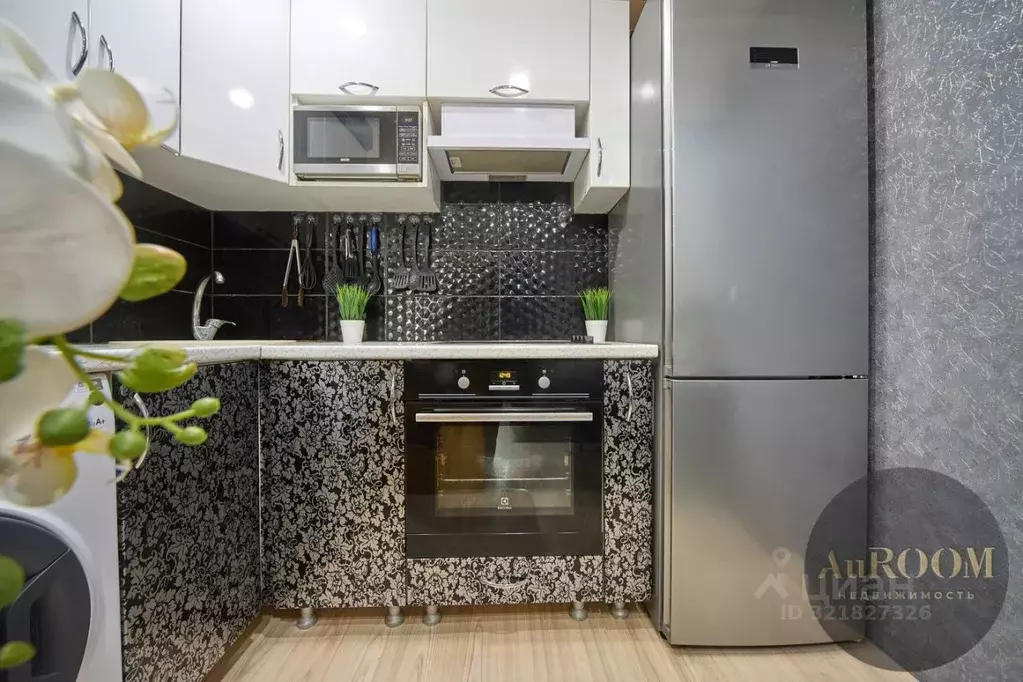 1-к кв. Волгоградская область, Средняя Ахтуба рп ул. Октябрьская, 95 ... - Фото 0