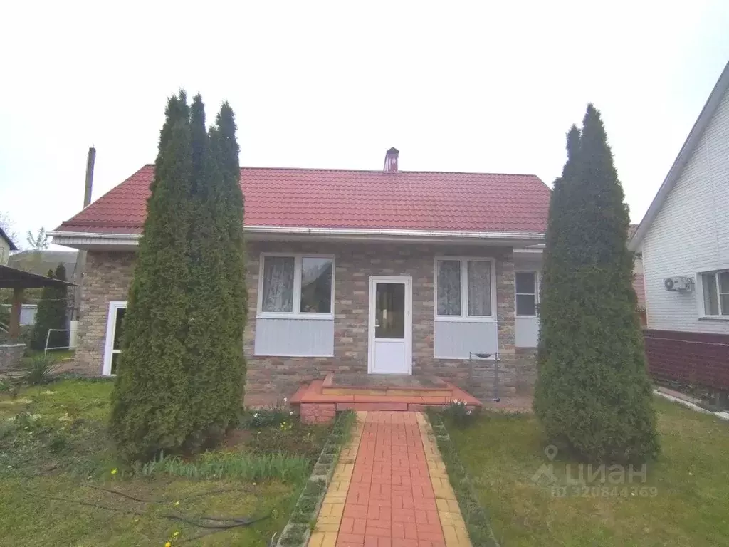 Дом в Белгородская область, Старый Оскол ул. Челюскинцев, 27 (100 м) - Фото 0