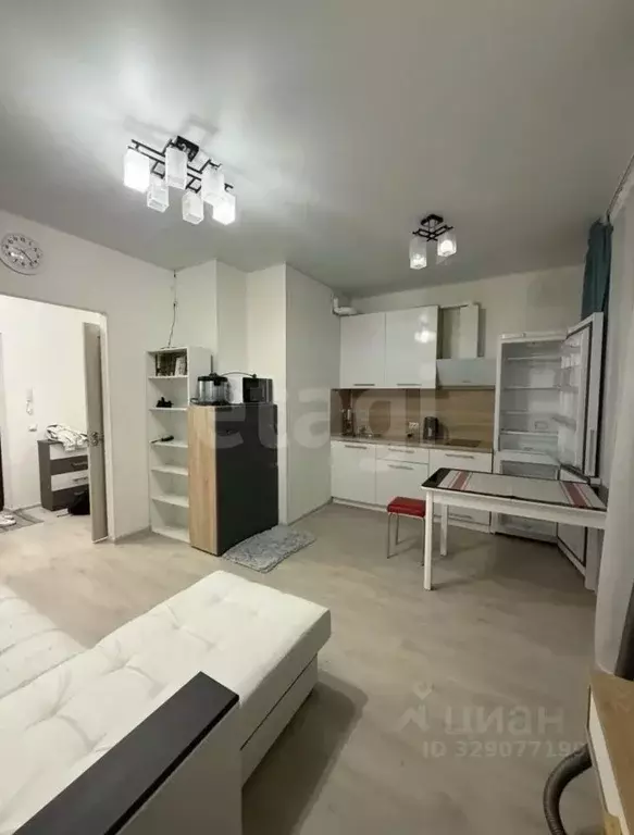 Студия Тюменская область, Тюмень ул. Владимира Бахарева, 1к1 (24.4 м) - Фото 1