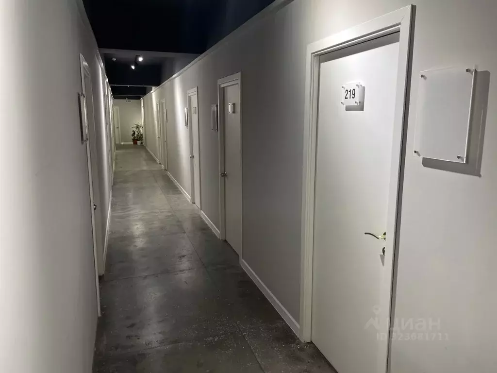 Торговая площадь в Алтайский край, Барнаул ул. Ярных, 2 (12 м) - Фото 1