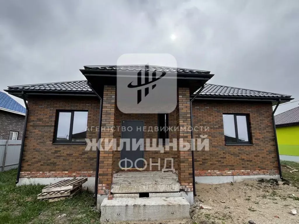 Дом в Саратовская область, Энгельсский район, Новопушкинское ... - Фото 0
