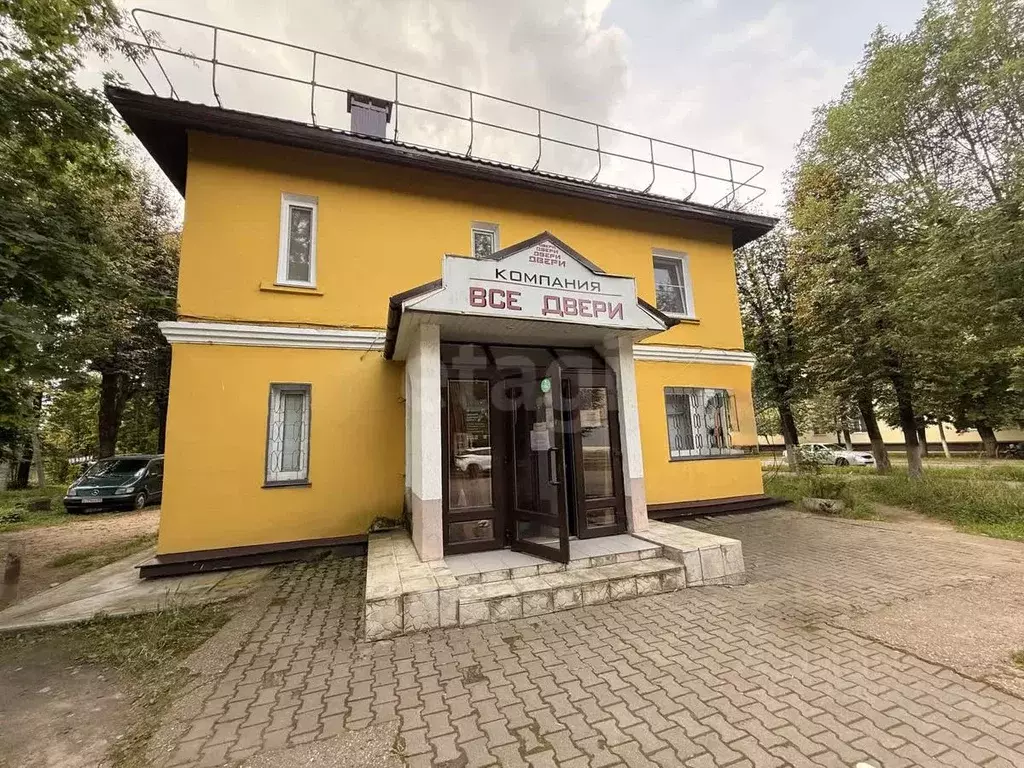 Торговая площадь в Смоленская область, Ярцево ул. Максима Горького, 13 ... - Фото 1