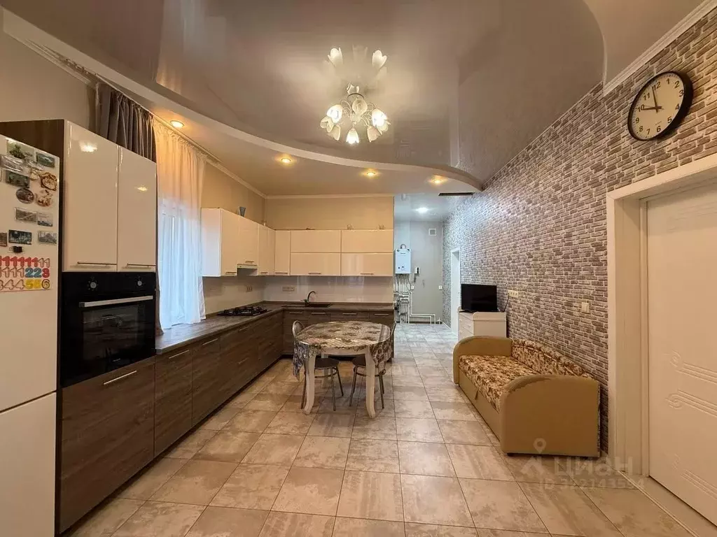 Дом в Астраханская область, Астрахань ул. Ивана Дуденкова, 49 (70 м) - Фото 0