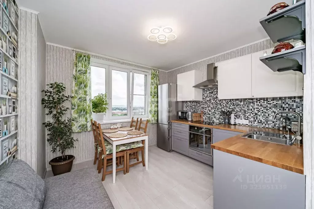 2-к кв. Свердловская область, Екатеринбург ул. М.Н. Михеева, 2 (64.0 ... - Фото 1