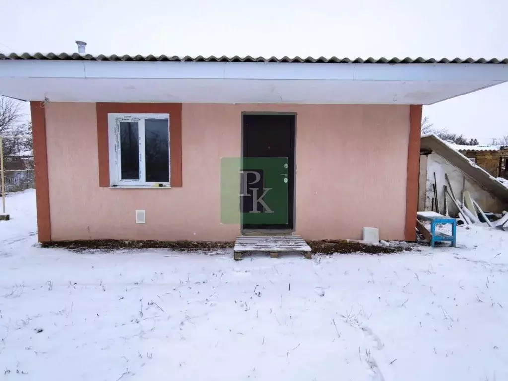 Дом в Крым, Сакский район, с. Сизовка ул. Микрорайон, 4 (62 м) - Фото 0