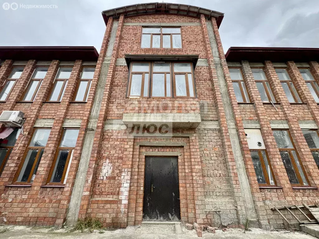 Дом в Махачкала, 1-я Аварская улица, 3 (700 м) - Фото 1