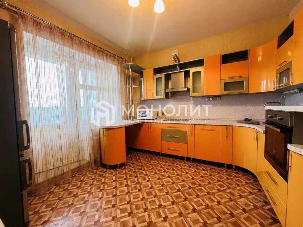 3-к кв. Белгородская область, Старый Оскол Степной мкр, 14 (100.0 м) - Фото 0