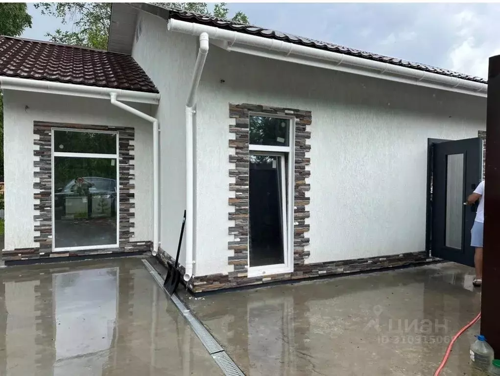 Дом в Красноярский край, Емельяновский район, пос. Минино  (100 м) - Фото 1