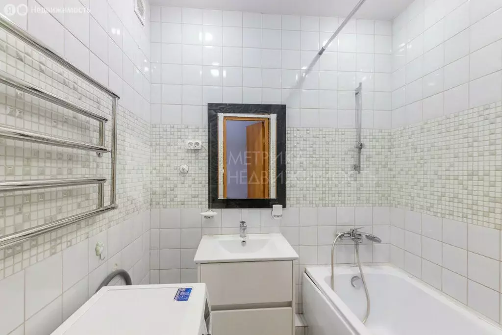 2-комнатная квартира: Тюмень, улица Николая Ростовцева, 2 (56.7 м) - Фото 1