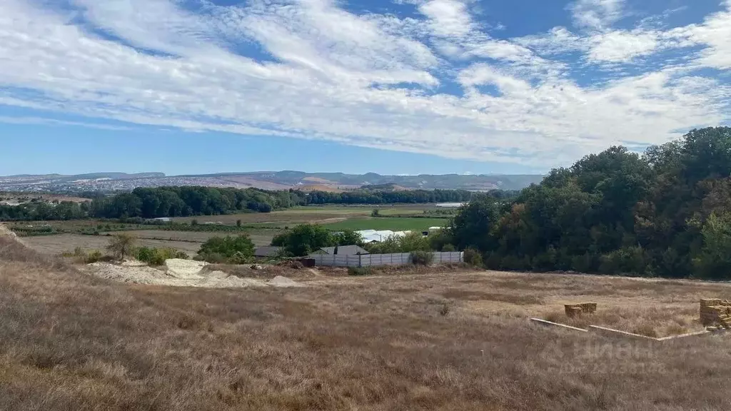 Участок в Крым, Бахчисарайский район, Железнодорожненское с/пос, с. ... - Фото 1