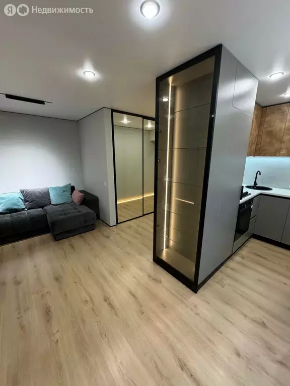 3-комнатная квартира: Саратов, улица имени С.Т. Разина, 14 (50 м) - Фото 0