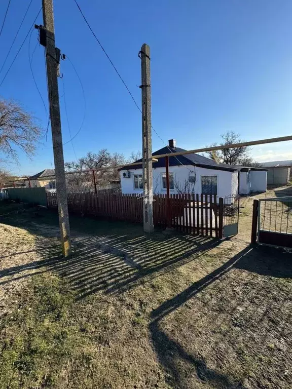 Дом в Крым, с. Ленинское ул. Кацелова, 16 (54 м) - Фото 1