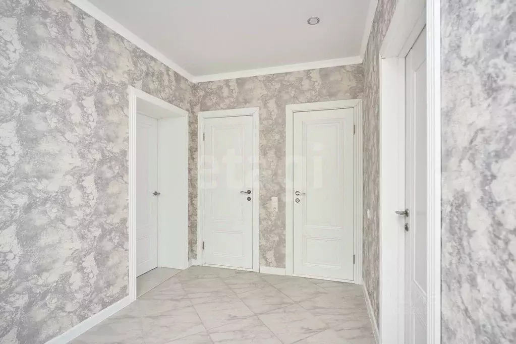 2-к кв. Тюменская область, Тюмень ул. Циолковского, 20А (81.0 м) - Фото 1