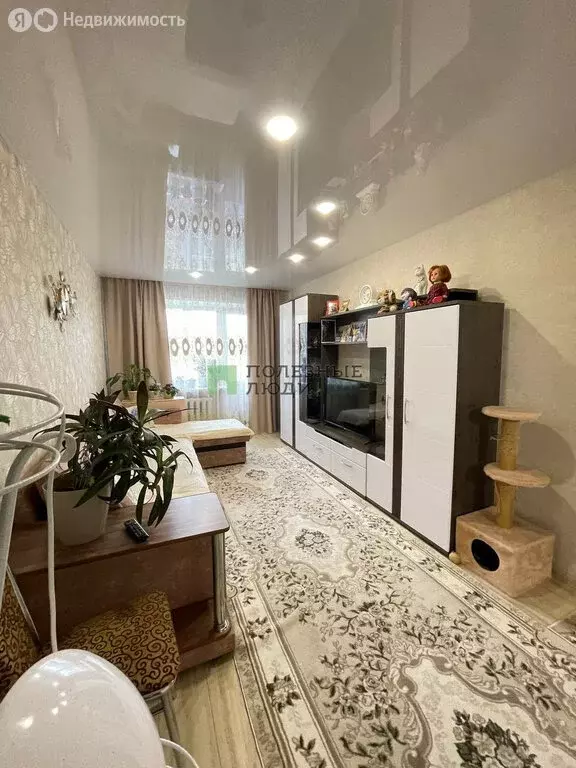 3-комнатная квартира: Ижевск, Индустриальная улица, 12 (57.7 м) - Фото 1
