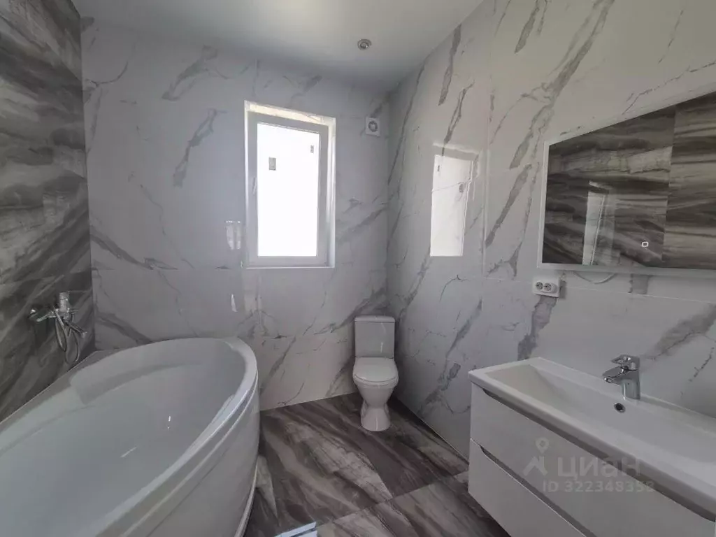 Дом в Крым, Симферопольский район, Добровское с/пос, с. Заречное ул. ... - Фото 2