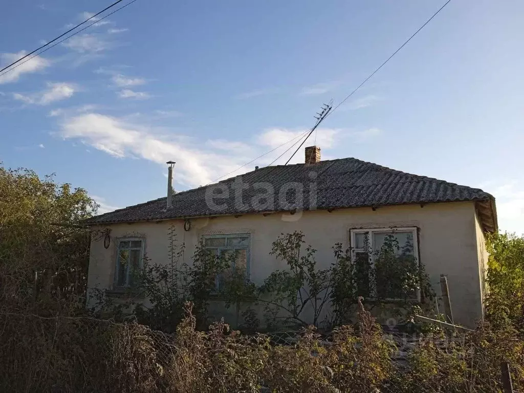 Дом в Крым, Кировский район, Первомайское с/пос, с. Первомайское ул. ... - Фото 1