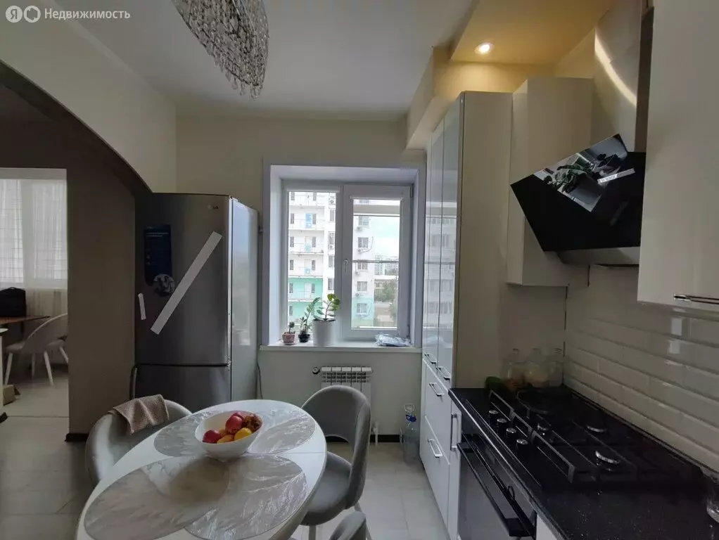 3-комнатная квартира: Астрахань, улица Бориса Алексеева, 20к4 (71.9 м) - Фото 0