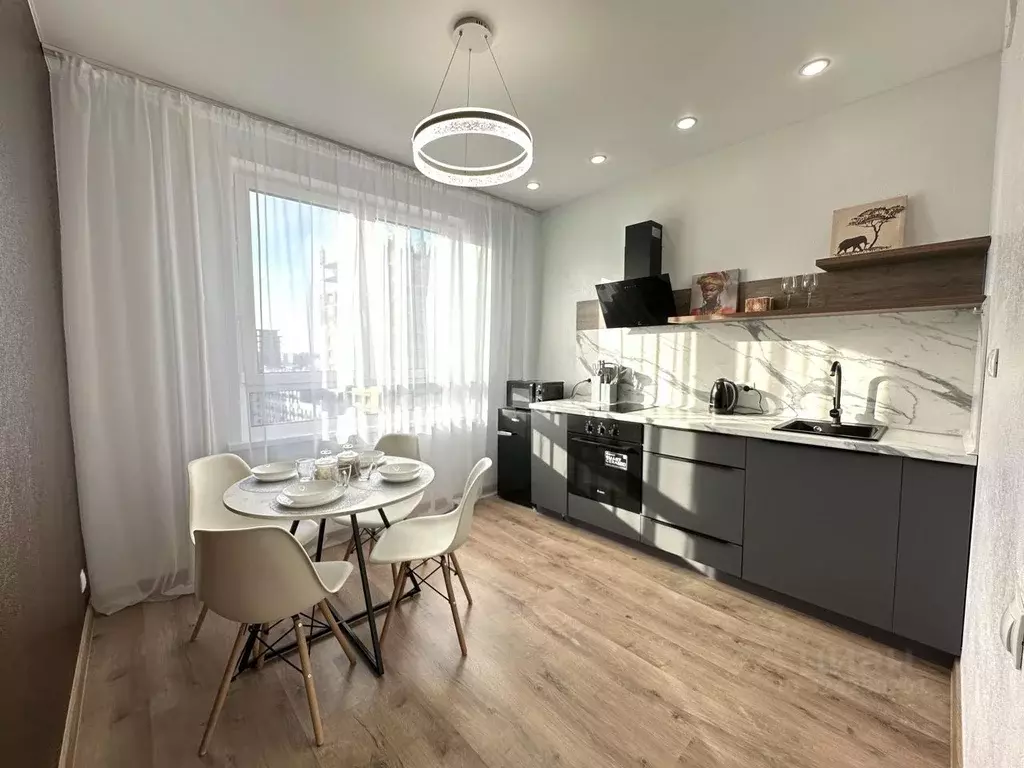 1-к кв. Тюменская область, Тюмень ул. Фармана Салманова, 21 (40.0 м) - Фото 1