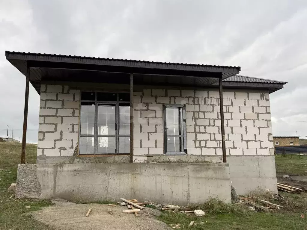 Дом в Крым, Симферопольский район, с. Урожайное ул. Таврическая (90 м) - Фото 2