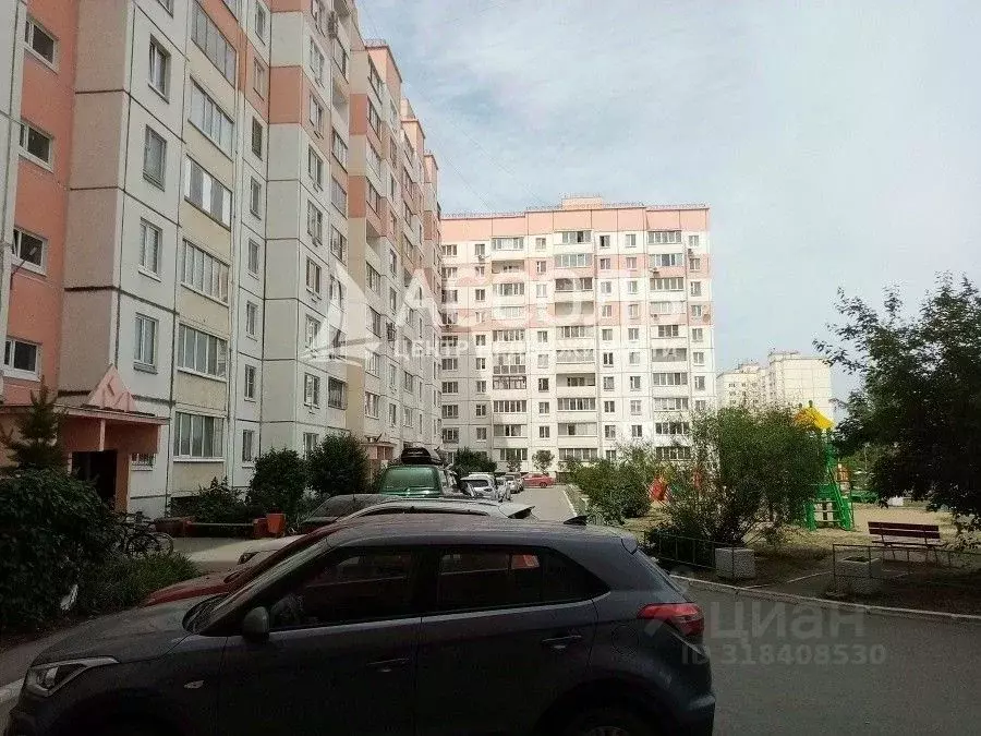 3-к кв. Омская область, Омск ул. Звездова, 129/1 (78.0 м) - Фото 0