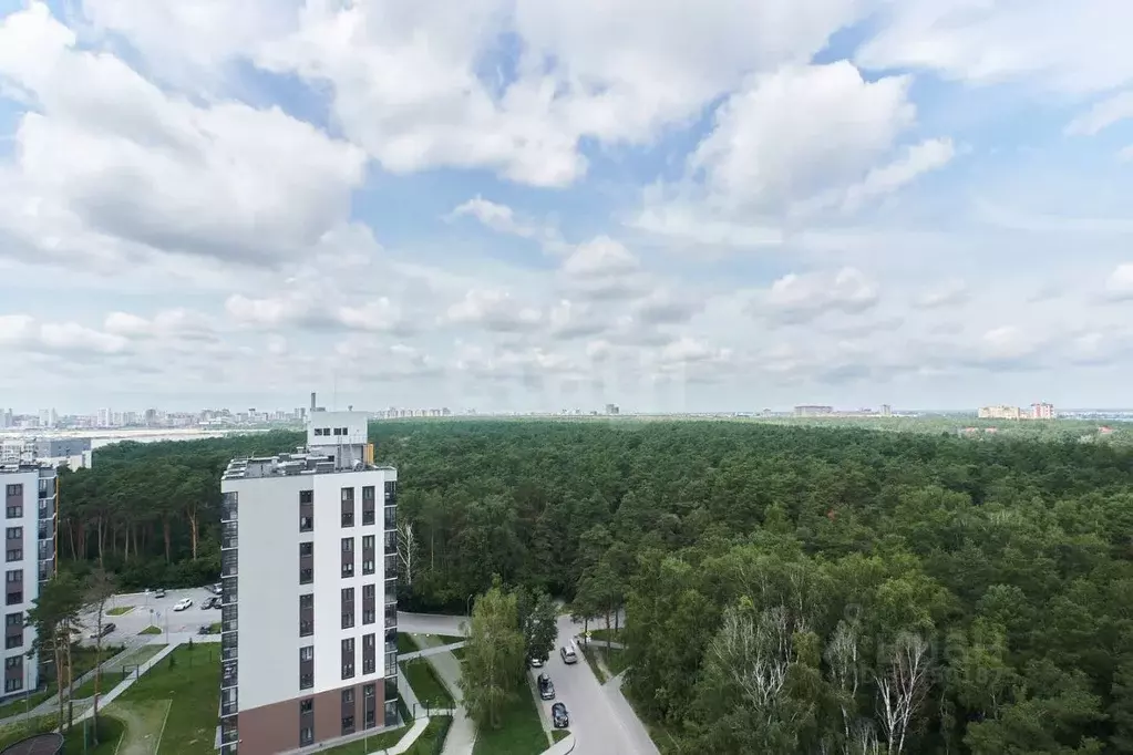 2-к кв. Тюменская область, Тюмень ул. Парада Победы, 9 (49.1 м) - Фото 1