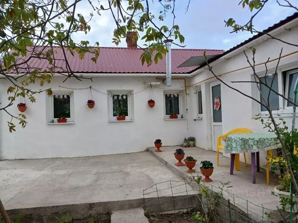 Дом в Крым, Сакский район, с. Суворовское ул. Фестивальная, 2 (55 м) - Фото 0