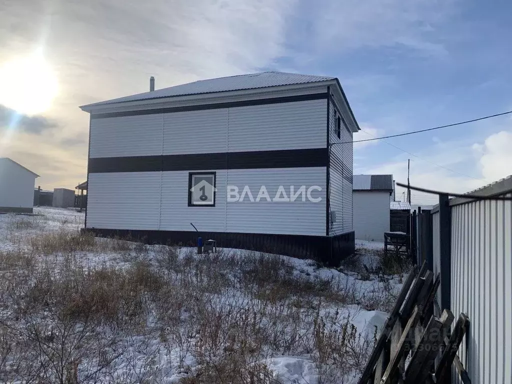 Дом в Бурятия, Иволгинский район, Иволгинское с/пос, с. Иволгинск ул. ... - Фото 1