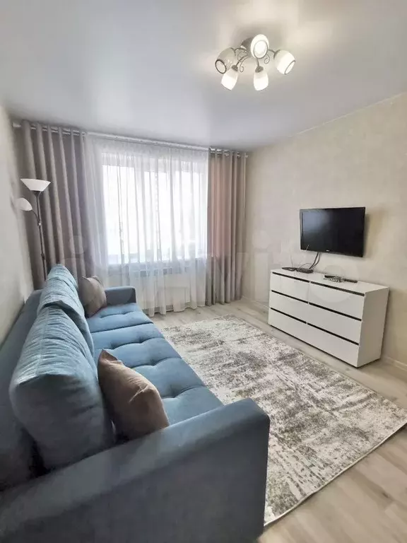 1-к. квартира, 40 м, 1/10 эт. - Фото 1