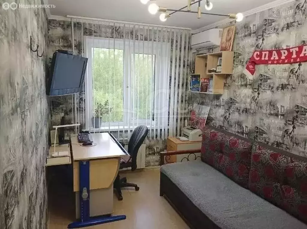 3-комнатная квартира: Тобольск, 6-й микрорайон, 11Б (56 м) - Фото 0
