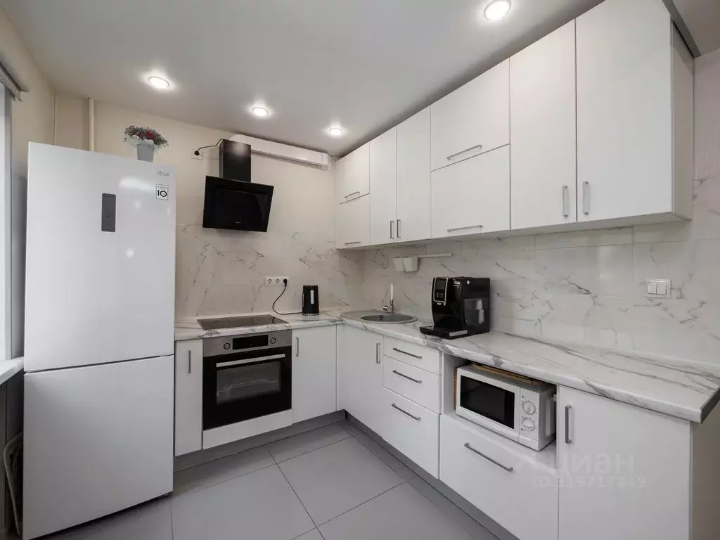 3-к кв. Омская область, Омск Городок Нефтяников мкр, ул. 20-го ... - Фото 1