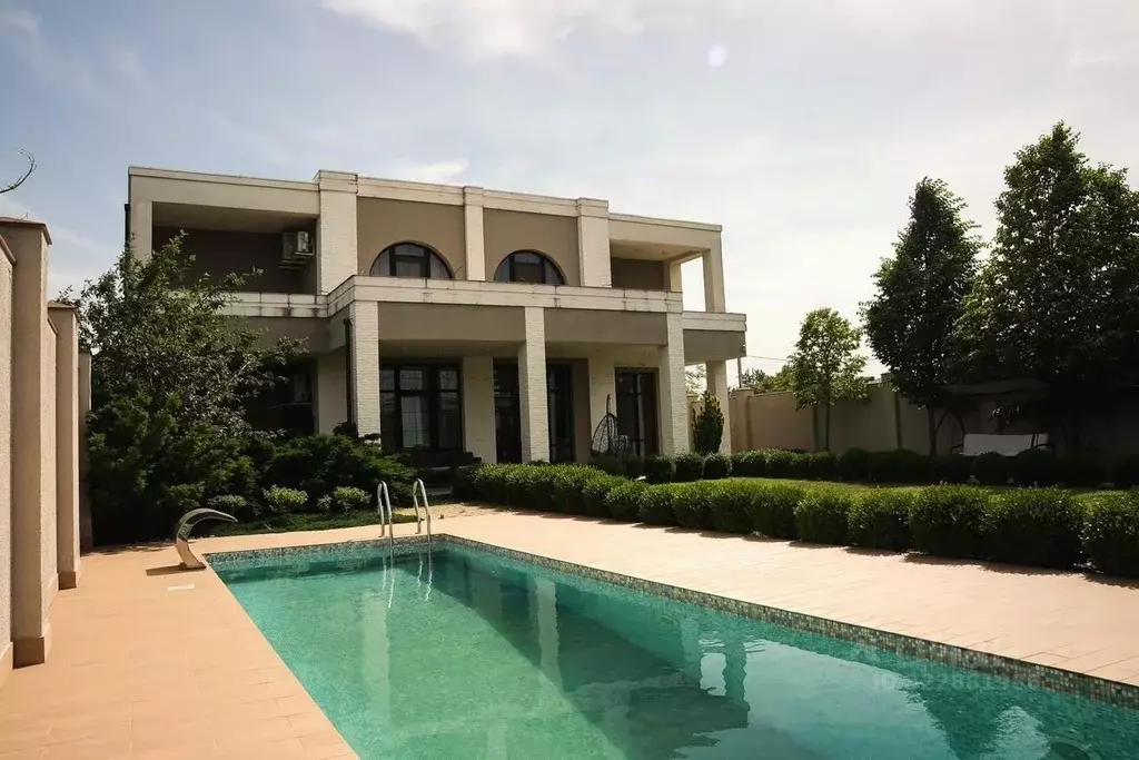 Дом в Краснодарский край, Краснодар ул. Братьев Черников, 7 (407 м) - Фото 1