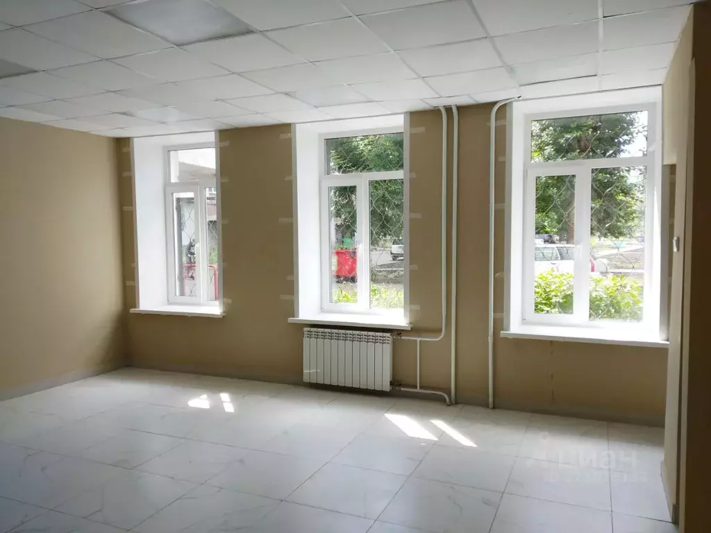 Помещение свободного назначения в Красноярский край, Красноярск просп. ... - Фото 1