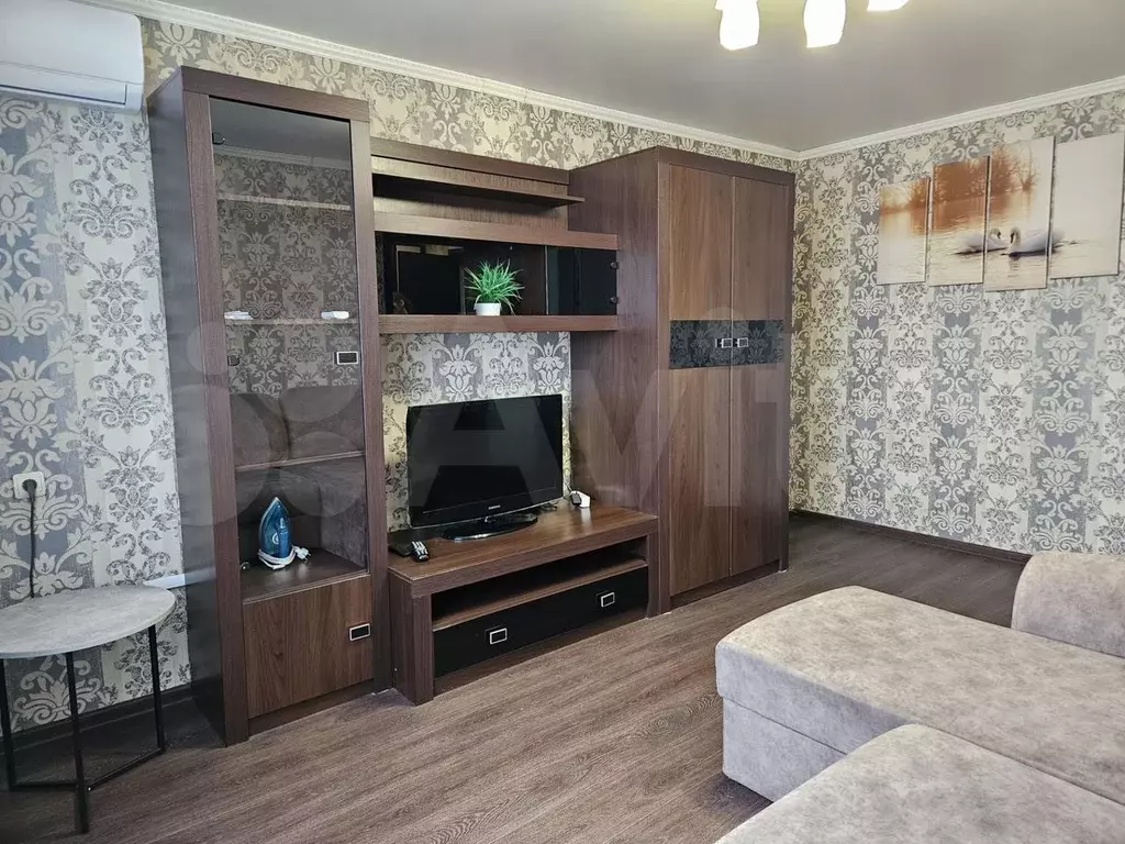 1-к. квартира, 40 м, 8/9 эт. - Фото 1