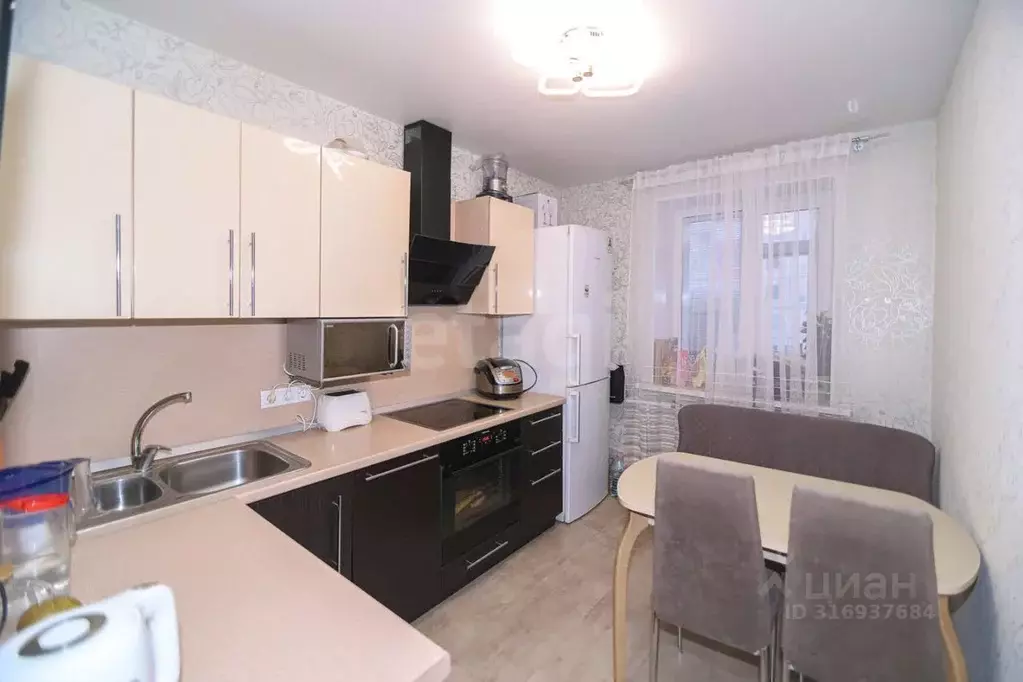 3-к кв. Ханты-Мансийский АО, Сургут Югорская ул., 5/1 (64.0 м) - Фото 0