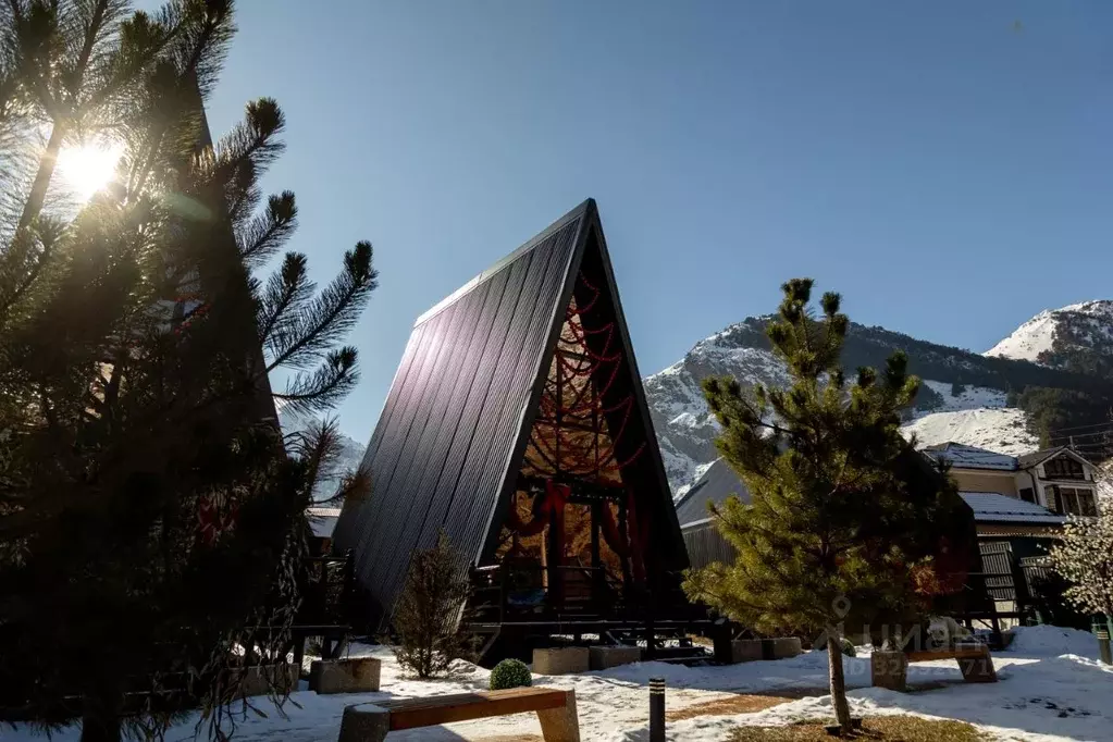 Дом в Кабардино-Балкария, Эльбрусский район, с. Эльбрус Школьная ул., ... - Фото 1