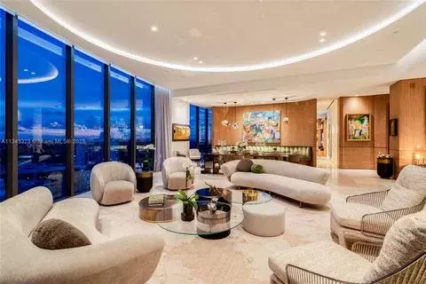 Two Park Grove Condo, Unit 20AB - Фото 2