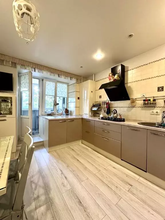 3-к кв. Псковская область, Псков Юбилейная ул., 45 (75.0 м) - Фото 1