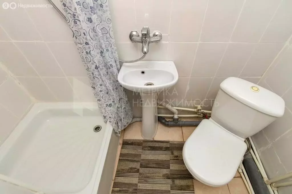 1-комнатная квартира: Тюмень, улица Республики, 237 (14.7 м) - Фото 1