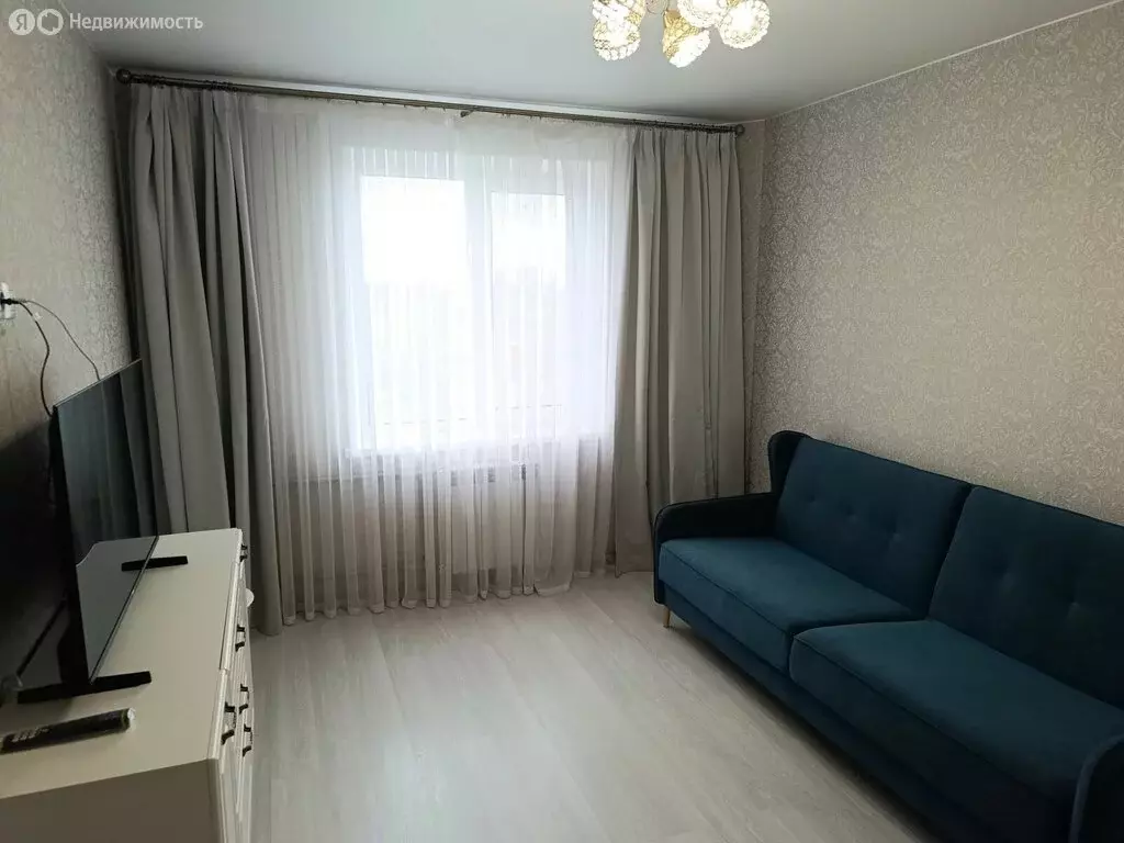 3-комнатная квартира: Коммунар, Ижорская улица, 16 (71 м) - Фото 1