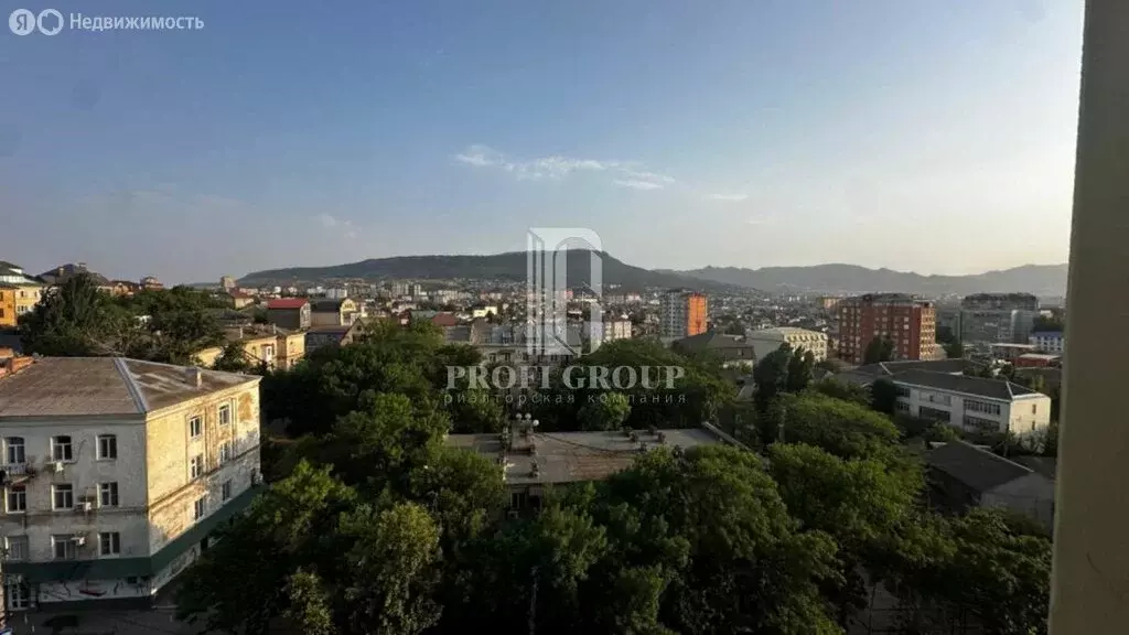 3-комнатная квартира: Махачкала, улица Магомета Гаджиева, 216А (125 м) - Фото 0