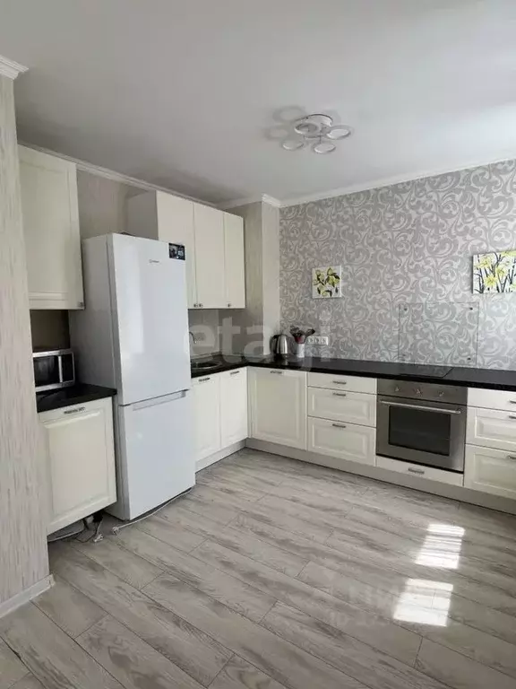 2-к кв. Тюменская область, Тюмень ул. 50 лет Октября, 26 (73.2 м) - Фото 1